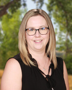 Photo of Rachelle Hall